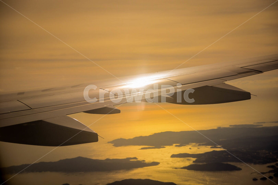 nature,자연,airplane,비행기,vehicle,차량,transportation,교통,aircraft,항공기,outdoors,옥외,sky,하늘,flare,플레어,light,빛,일몰,일출,날개,감성,반사,sunset,sunrise,flight,travel,여행,여행,휴가,traveling,vacation,trip