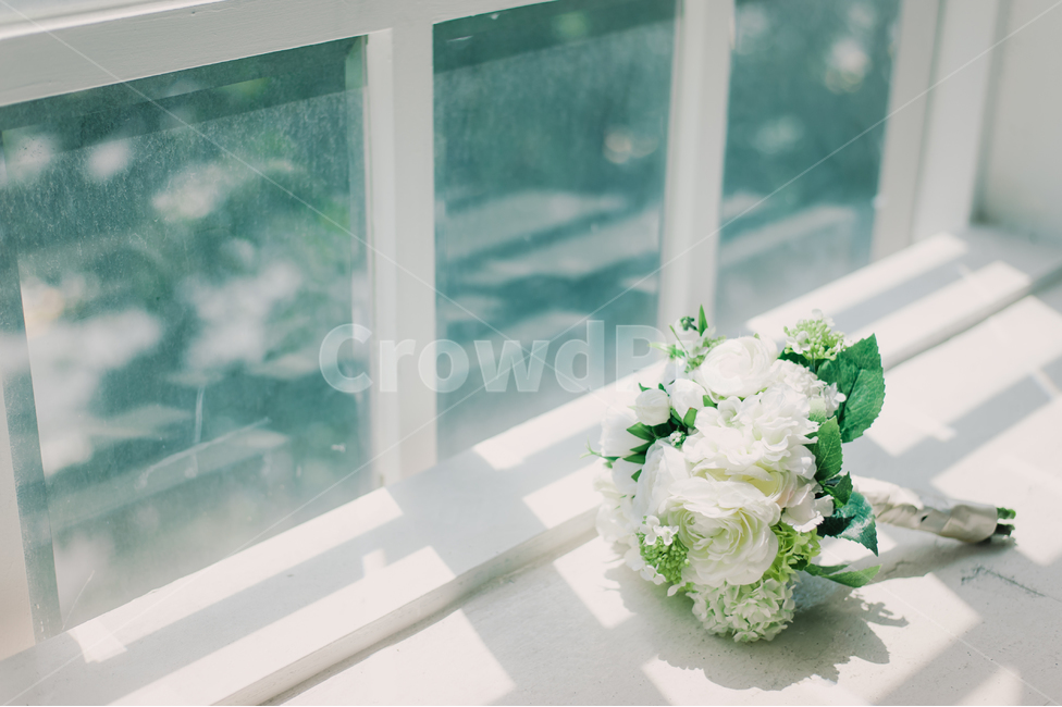 장미,창가,감성,자연광,꽃,꽃다발,조화,꽃,flower,기념일,축하,anniversary,congratulation,celebrate,celebration,감성,sensible,feeling,색깔,색상,색채,색감,color sense,color sensitivity,feeling of color