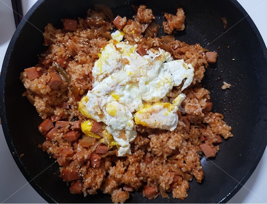 김치볶음밥,볶음밥,스팸볶음밥,밥,음식,요리,음식사진,먹스타그램,오늘의메뉴,맛집,맛집추천,음식기록,일상기록,푸드스타그램,음식스타그램,미식,한끼식사,외식메뉴,집밥,요리사진,플레이팅,푸짐한한상,맛있는한끼,식사시간,맛집투어,먹방,식단관리,야식,점심메뉴,저녁메뉴,간식타임,푸드사진,일상공유,음식취향,한식양식,음식,식재료,요리,food,cook,meal,dishes,food reserves