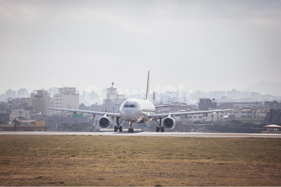 airport,공항,airfield,비행장,transportation,교통,aircraft,항공기,vehicle,airplane,비행기,이륙,활주,활주로,교통,교통수단,traffic,transportation