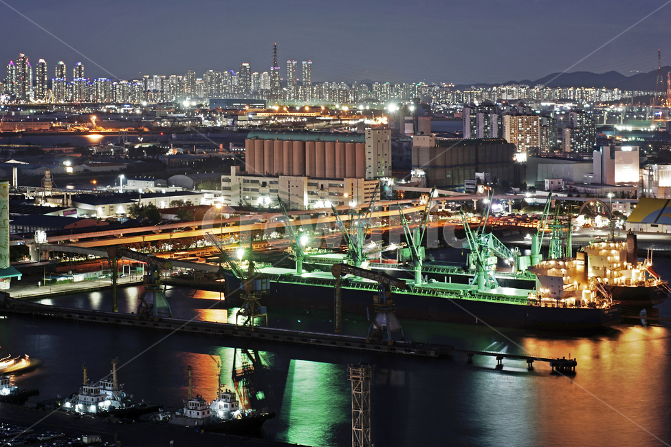 인천항,내항,제7부두,공단,화물선,바다,조명,반영,부두,야경,밤,풍경,nightscape,night,landscape,도시,city,한국도시풍경,한국도시경관,korea cityscape,산업,industry,industrial,water,물,urban,어반,시티,metropolis,중심지,town,building,건물,road,도로