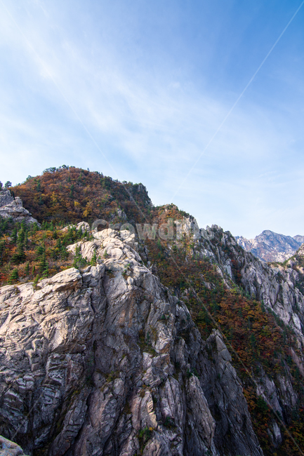 설악산,산,정상,바위산,하늘,구름,자연,풍경,산꼭대기,자연,풍경,nature,landscape,outdoors,옥외,cliff,낭떠러지