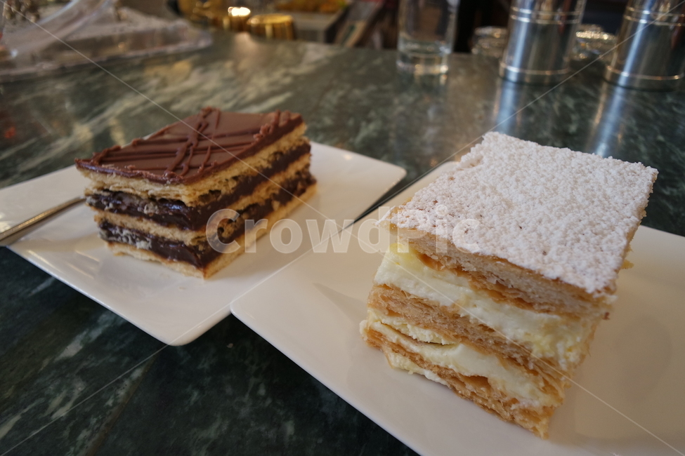 케이크,케잌,디저트,desert,카페,cafe,초코케이크,밀푀유,피렌체밀푀유,달콤,달콤함,초콜렛,초콜릿,생크림,슈크림,조각케이크,음식,식재료,요리,food,cook,meal,dishes,food reserves,빵,bread,디저트,간식,후식,dessert,snack