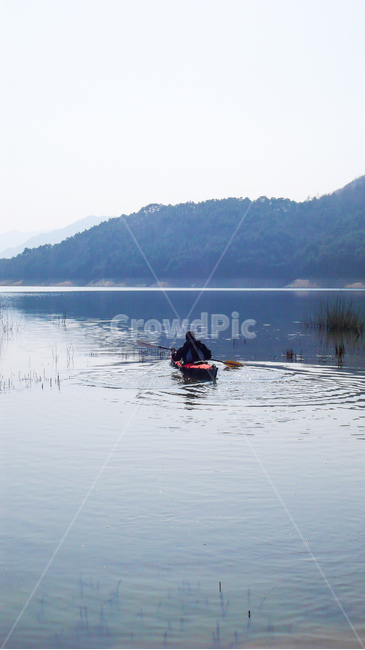 파로호,산,강,카약,조용한호수,배,인간,person,사람,transportation,보트,rowboat,노젓는배