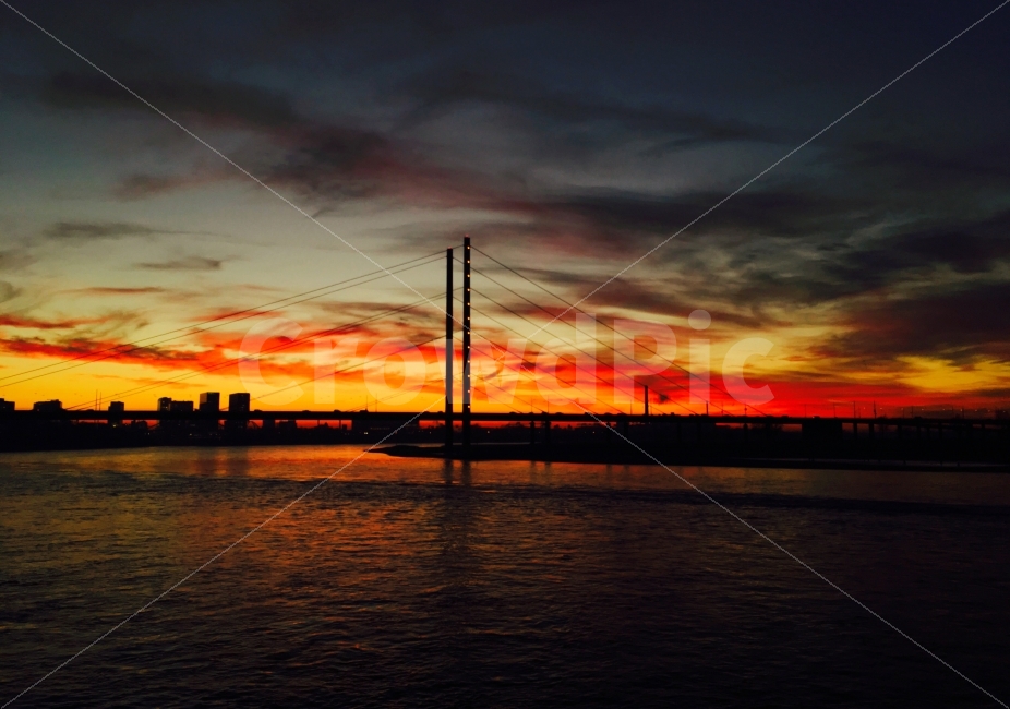 뒤셀도르프,독일,노을,아이폰5se,다리,도시,풍경,city,landscape,nature,자연,sky,하늘,dawn,새벽,sunset,일몰,dusk,황혼,outdoors,옥외,red sky,붉은 하늘