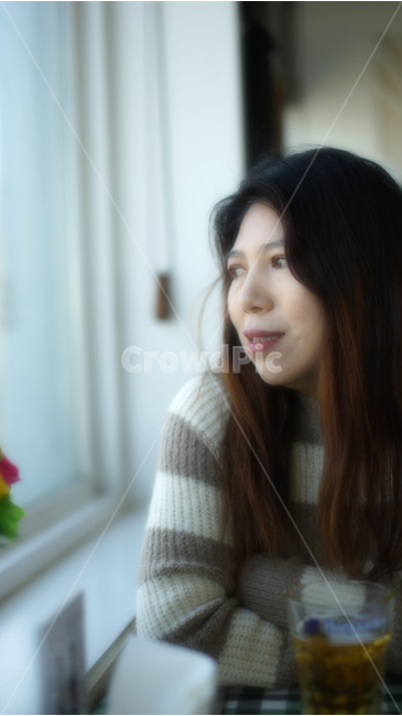 남산,N타워,레스토랑,상념,줄무늬원피스,조화,돈까스,사람,인물,인간,human,person,얼굴표정,facial expression,face,여성,여자,woman,female,lady