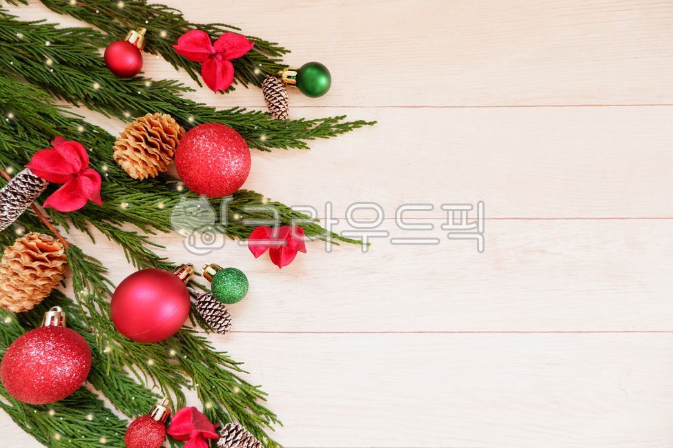 크리스마스사진공모전,크리스마스,성탄절,크리스마스트리,솔방울,성탄,홀리데이,리본,카드,크리스마스오너먼트,장식,식물,plant,tree,나무,Christmas,Christmastree,ornaments,decoration,볼,일루미네이션,축하,선물,겨울,연말연시,메리크리스마스,성탄절,merry christmas