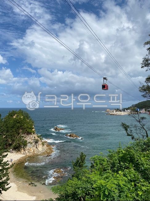 seascape,ocean,cable car,cablecar,sea and sky