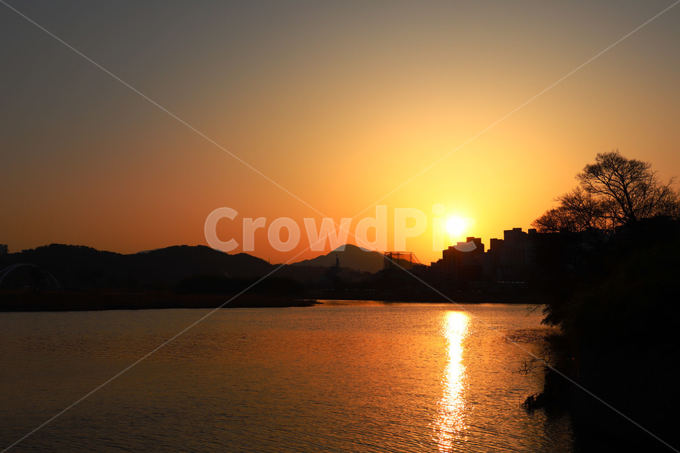 노을,일몰,석양,해질녘,sunset,황혼,하늘,자연,풍경,nature,landscape,flare,플레어,light,빛,outdoors,옥외,sunlight,햇빛,dusk,sky,dawn,새벽,red sky,붉은 하늘