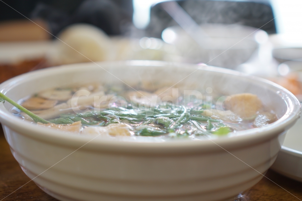 우동,뜨거운음식,김나는음식,어묵우동,면요리,음식,식재료,요리,food,cook,meal,dishes,food reserves,면류,면요리,noodles,일식,일본음식,일본요리,Japanese food,Japanese dishes,Japanese meal,Japanese cook
