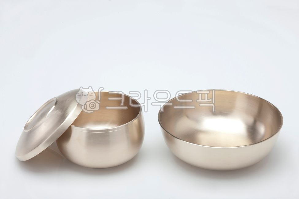 tableware,Korean traditional bowl,white background,brass,bowl,bowlset,Selfindulgence,brassware,spinningmachine,whitebackground,traditional bowl,traditionalkorean,dish,organic set,abandonment,bowl set,organic bowl,organic