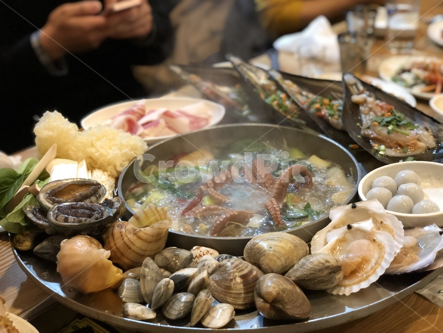 해물탕,샤브사브,해산물,겨울별미,조개,키조개,소라,음식,식재료,요리,food,cook,meal,dishes,food reserves,수산물,해산물,fishery products,seafood