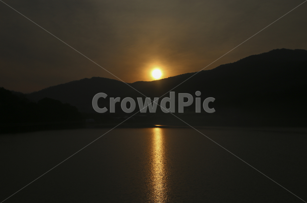 nature,자연,outdoors,옥외,light,빛,flare,플레어,sunlight,햇빛,sky,하늘,dawn,새벽,sunset,일몰,redsky,붉은하늘,dusk,황혼