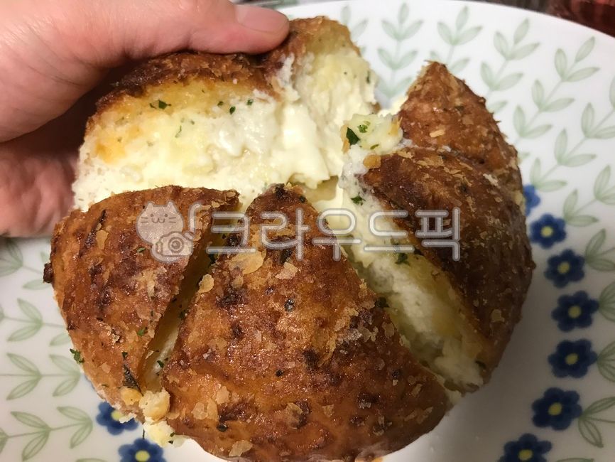 garlic,Garlic Baguette,bread,butter,garlic bread,baguette bread