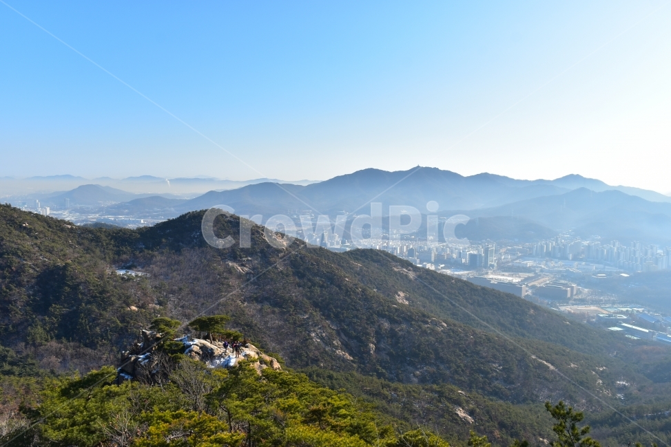 관악산,풍경,겨울,자연,눈,스포츠,등산,산행,nature,snow,겨울풍경,느낌,아름다운,신비로운,경이로운,기암,바위,암봉,암릉,다큐,필,힐링,명산,landscape,winter,season,트레킹,100대명산,인기명산,조망,전망,정부청사,6봉,수목원능선,바윗길,암릉길,명품송,소나무,자연,풍경,nature,landscape,한국자연풍경,한국자연경관,korea nature landscape,slope,경사,outdoors,옥외,mountain range,산맥,mountain,산