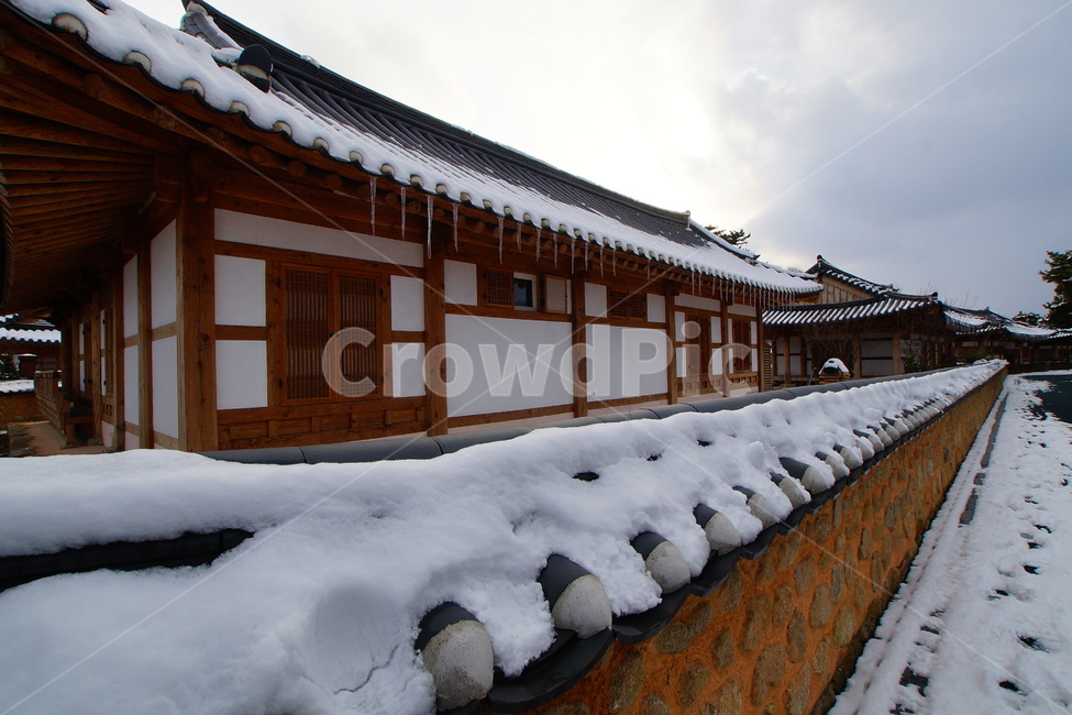 설경,한옥,겨울,눈,한옥마을,겨울,계절,winter,season,한국전통,한국문화,korean traditional,korean culture,건축물,건물외관,exterior,building,structure,architecture,construction