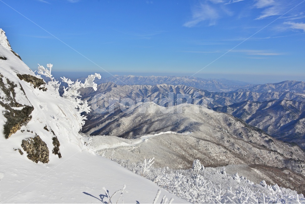 glacier,빙하,ice,빙,snow,nature,자연,landscape,경치,outdoors,옥외,향적봉,scenery,풍경,mountain,산,경관,무주,덕유산,설천봉,상제루,덕유산설경,상고대,눈,겨울,계절,중봉,겨울,계절,winter,season,자연,풍경,nature,landscape