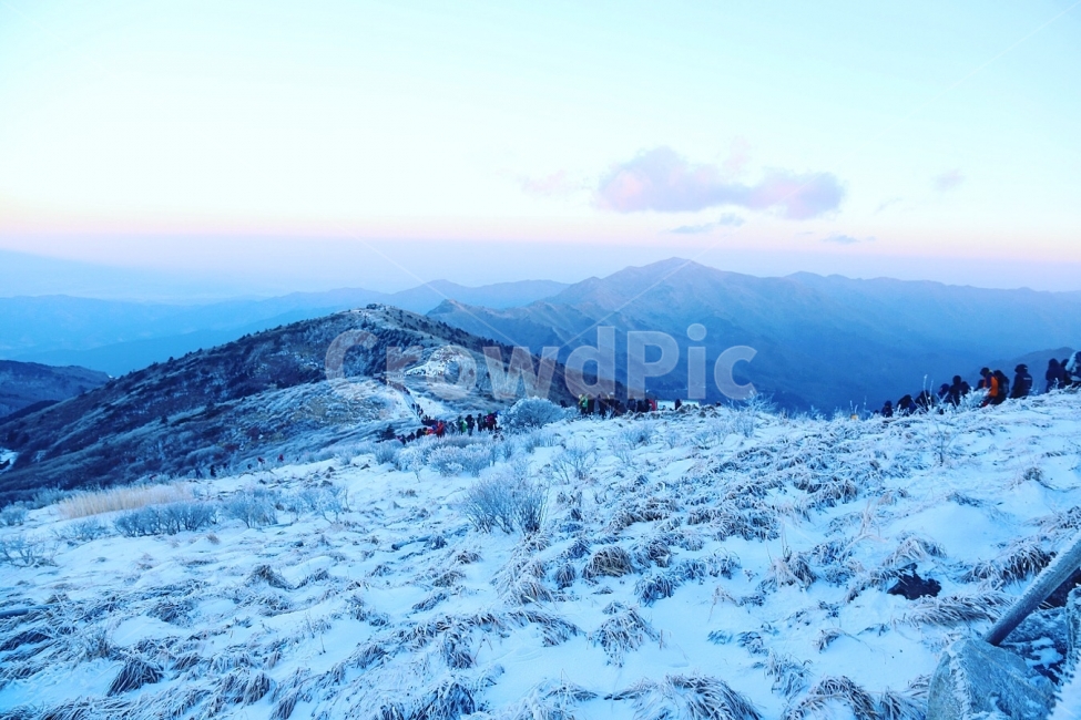지리산,노고단,산그리메,눈,겨울산,겨울,계절,winter,season,자연,풍경,nature,landscape,한국자연풍경,한국자연경관,korea nature landscape,사람들,대중,군중,other people,crowd,outdoors,옥외,mountain,산,mountain range,산맥,peak,피크