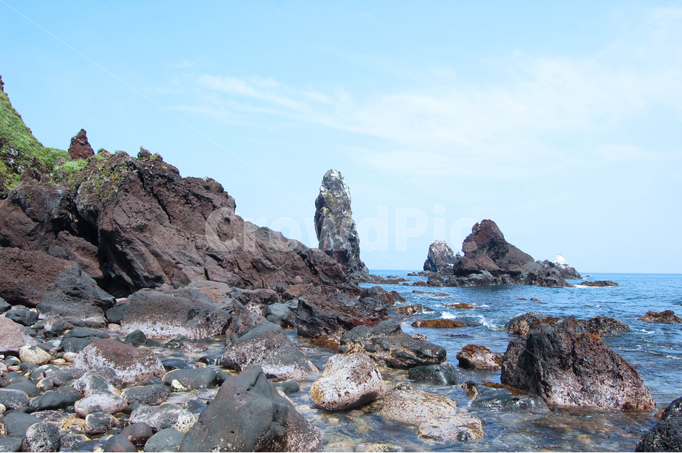 바다,파도,암초,바닷가,구름,하늘,날씨,제주도,제주도바다,제주도하늘,관광,관광지,여행,여행사진,sea,ocean,wave,rock,cloud,sky,weather,jeju,jejuisland,Korea,korean,trip,travel,travelling,풍경,배경,배경사진,풍경사진,감성사진,분위기,scene,view,ambience,atmosphere,background,자연,풍경,nature,landscape,한국자연풍경,한국자연경관,korea nature landscape,제주도,jeju,jeju island,rubble,파편,promontory,곶