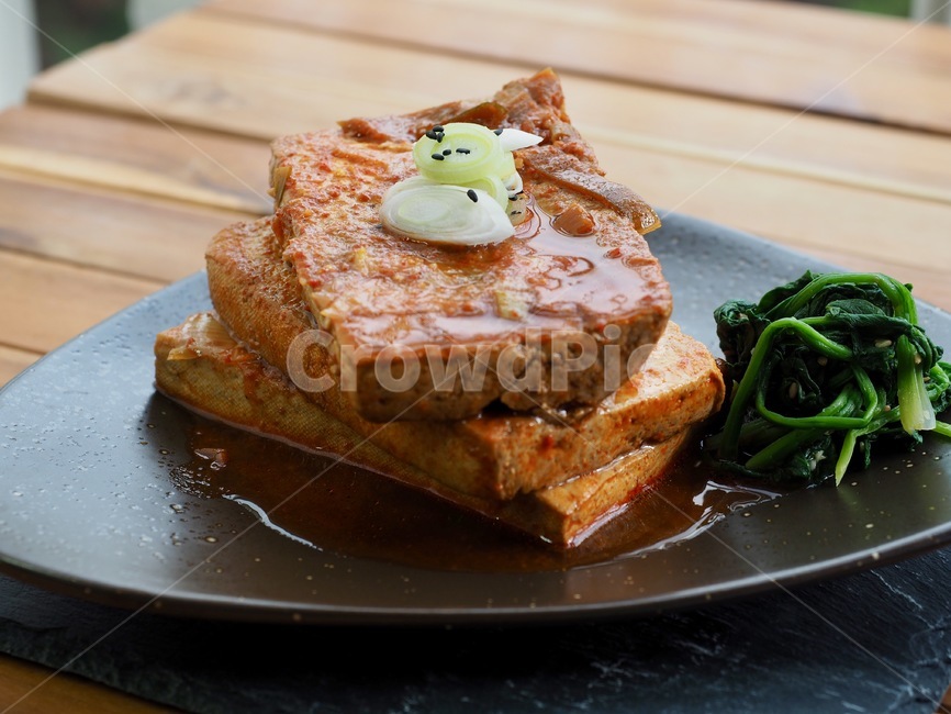 두부,두부요리,두부간장조림,파,한국음식,식품,한식,한국문화,음식,한국,배경,음식문화,웰빙,문화,아시아,아시아음식,접시,전통,tofu,tofusoysauce,wave,koreanfood,korean,koreanculture,food,korea,backgrounds,wellbeing,culture,asia,asianfood,dish,tradition,한국전통,koreantradition,음식,식재료,요리,food,cook,meal,dishes,food reserves,한식,한국음식,한국요리,korean food,korean dishes,korean meal,korean cook