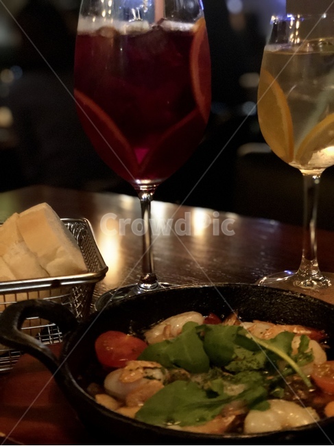glass,유리,와인,요리,안주,감바스,새우요리,빵,샹그리아,분위기,wine,cook,cooking,shrimp,gambas,mood,음식,식재료,요리,food,cook,meal,dishes,food reserves