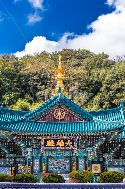 법륜사,사찰,고찰,단청,기와,선,구름,하늘,한국전통,한국문화,korean traditional,korean culture,종교,신앙,religion,belief,faith,건축물,건물외관,exterior,building,structure,architecture,construction