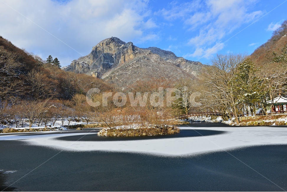 장성,백양사,백양사설경,백암산,눈,연못,얼음,빙,겨울,계절,nature,자연,outdoors,옥외,mountain,산,mountainrange,산맥,plant,tree,나무,겨울,계절,winter,season