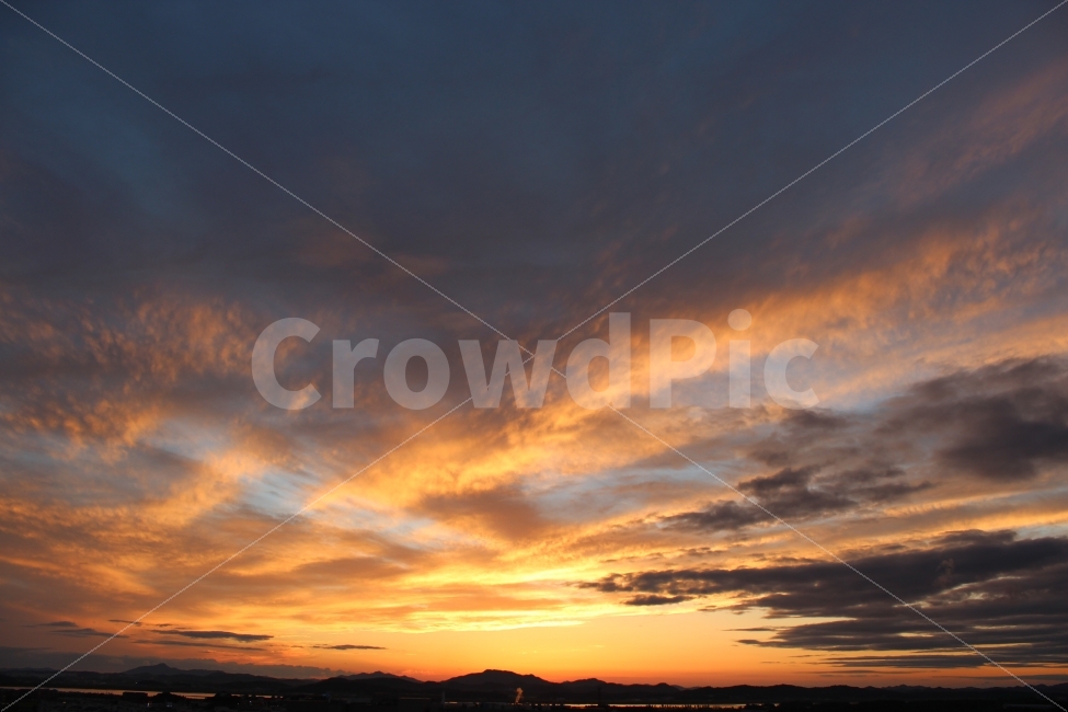 하늘,석양,구름,붉은석양,지는해,자연,풍경,nature,landscape,outdoors,옥외,sky,dawn,새벽,sunset,일몰,dusk,황혼,red sky,붉은 하늘