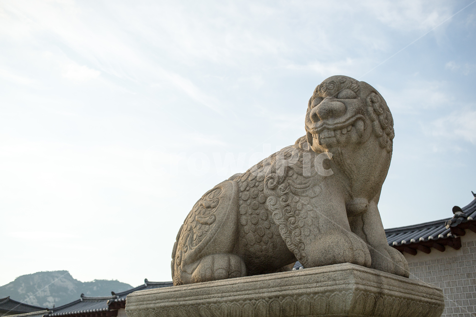 경복궁,광화문,해태,석상,하늘,구름,한국전통,한국문화,korean traditional,korean culture,조각상,동상,석상,조형물,statue,bronze statue,stone statue