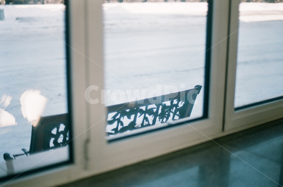 의자,창문,풍경,감성,눈,겨울,프레임,뒷모습,아련,쓸쓸한,chair,winter,window,landscape,필름,필름사진,film