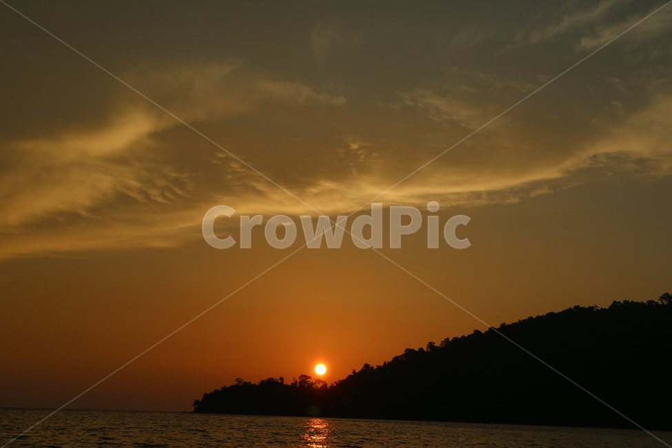 노을,일몰,해질녘,붉은,석양,바다,풍경,코타키나발루,물든,빛,선셋,sunset,붉은노을,태양,해,자연,풍경,nature,landscape,outdoors,옥외,sunlight,햇빛,dusk,황혼,dawn,새벽,sky,하늘,red sky,붉은 하늘