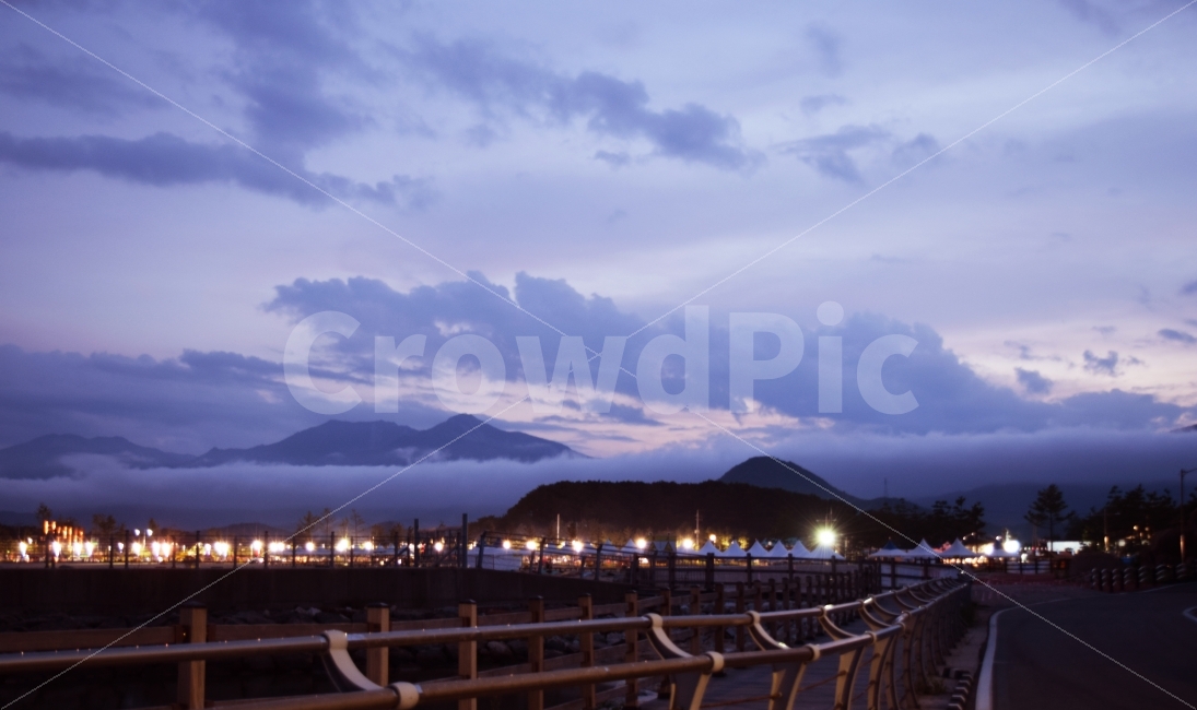 구름,야경,산,불빛,여름밤,어촌,자연,풍경,nature,landscape,야경,밤,nightscape,night,railing,난간,handrail,banister