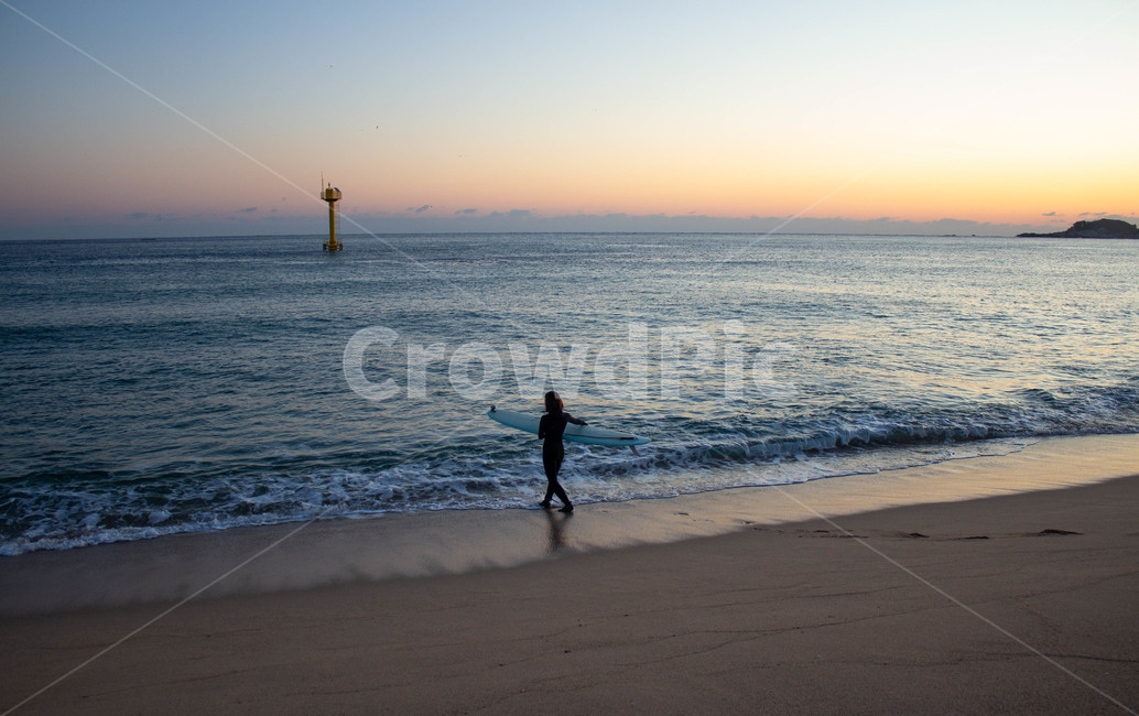 sea,ocean,자연,바다,대양,서핑,사람,일출,해변,바다,beach,sea,사람,인물,인간,human,person,여행,휴가,traveling,vacation,trip,스포츠,레저,운동,sports,leisure,exercise