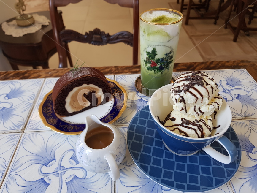 dessert,icecream,food,coffeecup,cup,커피컵,받침접시,컵,크림,cream,음식,도기류,아이스크림,디저트,디저트,간식,후식,dessert,snack,음료수,drink,beverage,커피,카페,coffee,cafe