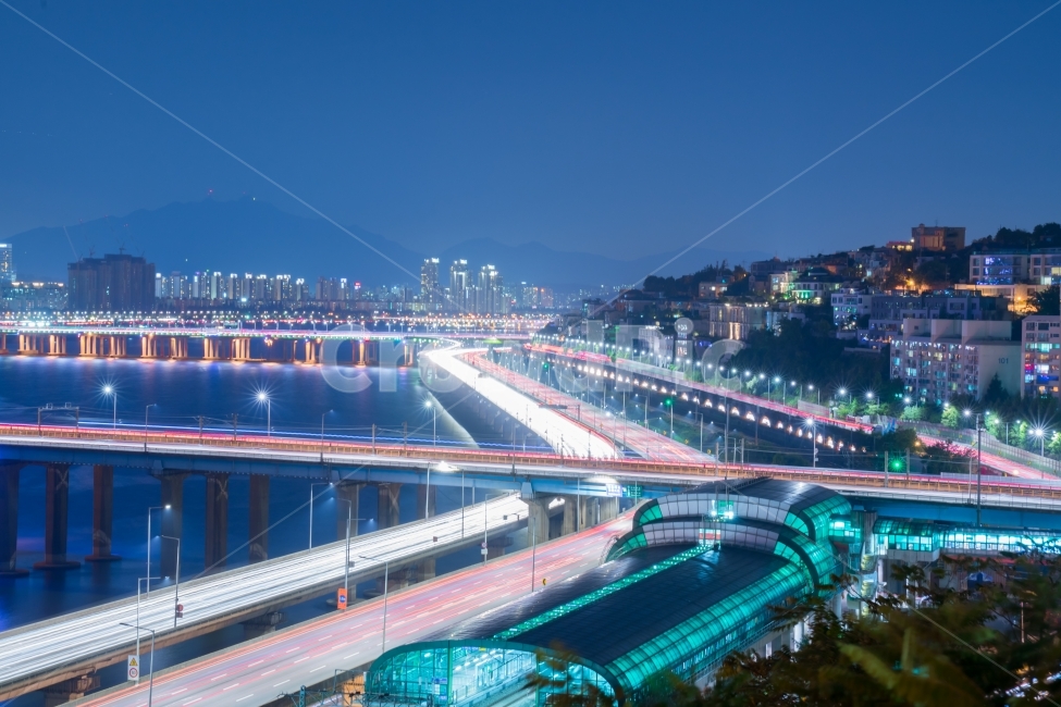 야경,서울야경,한강,한강야경,한강다리,밤,불빛,야근,야경,밤,풍경,nightscape,night,landscape,도시,city,한국도시풍경,한국도시경관,korea cityscape,교통,교통수단,traffic,transportation,road,도로,freeway,고속 도로
