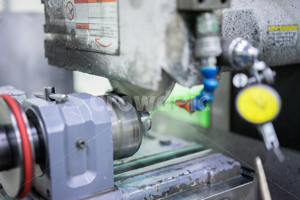 cylindrical,cylindricalgrinding,grindingmachine,lathe,milling,millingmachine,machine,factory,manufacturing,원통,연삭,선반,밀링,연삭기,원통연삭,원통연삭기,금형,기계,부품,금속,메탈,metal,steel,산업,industry,industrial