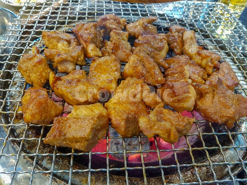 음식,요리,식재료,식사,한식,한국음식,한국요리,맛있는,신선한,싱싱한,건강한,고기,육류,수산물,채소,야채,음료,술,푸드,맛,배경,바탕,맛좋은,갈비,목살,돼지고기,양념,석쇠,숯,food,cook,Foodingredients,meal,meat,korea,korean,dessert,delicious,fresh,healthy,vegetable,noodles,background,drink,flavor,dish,lunch,dinner,gourmet,cuisine,tasty,식,음식,식재료,요리,food,cook,meal,dishes,food reserves,육류,고기,meat,한식,한국음식,한국요리,korean food,korean dishes,korean meal,korean cook