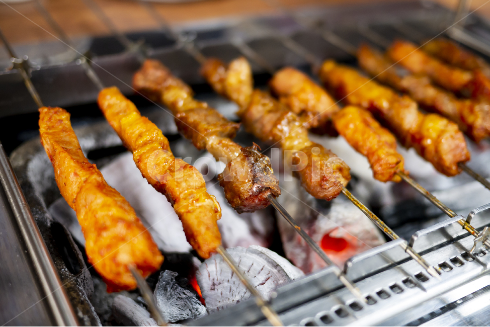 양꼬치,양,고기,숯불,갈비,양념,꼬치,꼬치구이,양꼬치구이,맛있는,고소한,매콤한,생고기,무한리필,숯불고기,꼬챙이,꼬지,양꼬지,양꼬지구이,맛집,레스토랑,중국,중국요리,요리,쫄깃한,불,뜨거운,양구이,음식,식재료,요리,food,cook,meal,dishes,food reserves,육류,고기,meat,중식,중국음식,중화요리,chinese food,chinese dishes,chinese meal,chinese cook