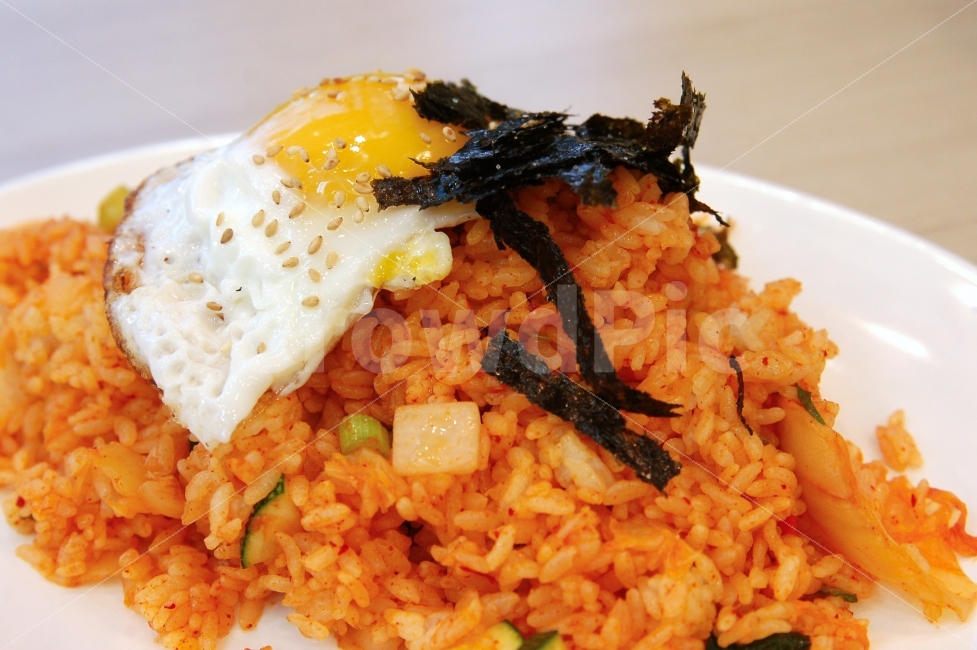 김치볶음밥,계란,계란후라이,분식,분식류,분식음식,음식,김,김가루,야채,음식,식재료,요리,food,cook,meal,dishes,food reserves,한식,한국음식,한국요리,korean food,korean dishes,korean meal,korean cook
