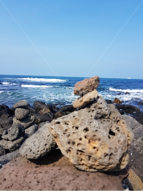 jejudo,jeju,제주도,바다,제주바다,돌,파도,푸른바다,하늘,자연,돌탑
