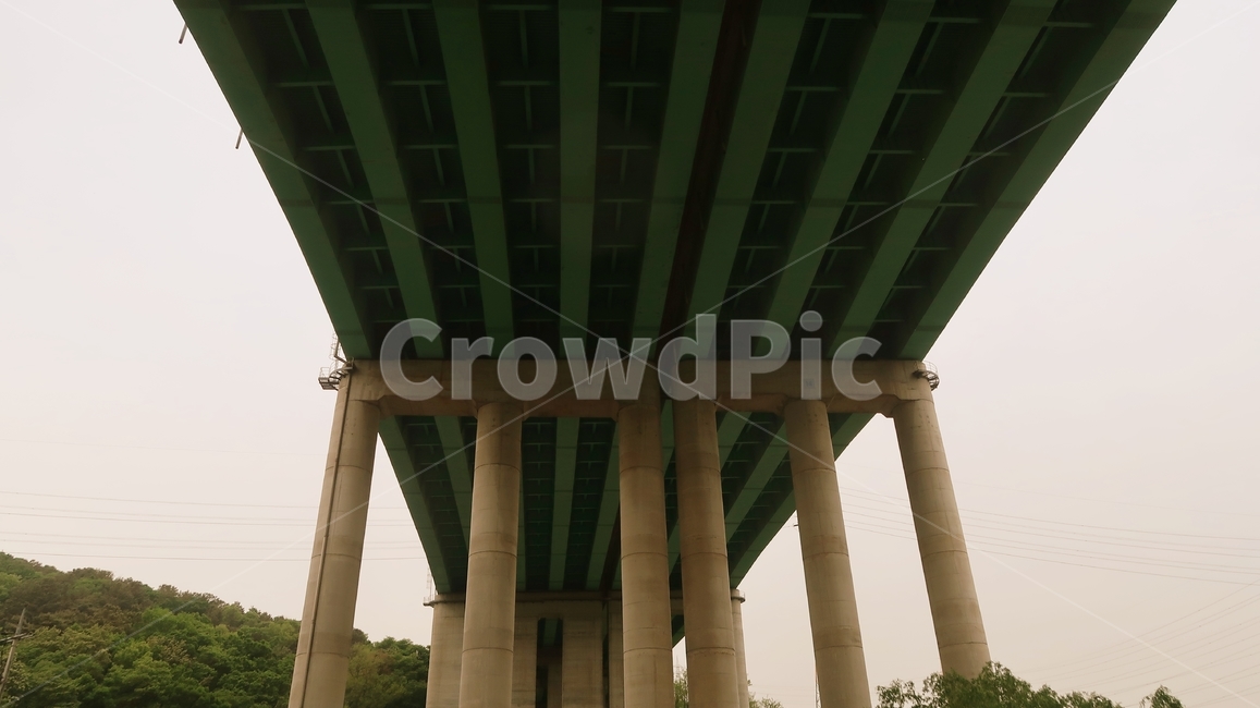 고가도로,도로,밑,아래,초록,그린,콘크리트,다리,하이패스,길,구조,traffic,highway,overpass,architecture,structure,road,concrete,construction,design,street,way,highwayoverpass,건축물,건축