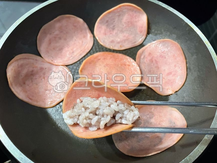 슬라이스햄,햄,밥싸먹는햄,싸먹는햄,쌀,밥,쌀밥,밥도둑,음식,요리,식사,식재료,먹방,젓가락,후라이팬,햄구이,구이,구운햄,meal,food,dish,cook