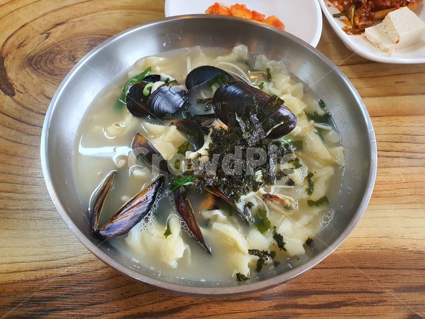 food,수제비,밀가루,한국음식,음식,요리,dishes,cook,따뜻한,겨울음식,밀가루음식,해물수제비,홍합,음식,식재료,요리,food,cook,meal,dishes,food reserves,한식,한국음식,한국요리,korean food,korean dishes,korean meal,korean cook