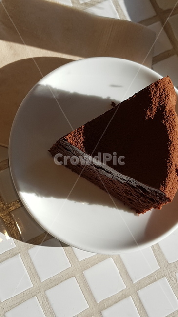 chocolate cake,cafe,dessert,shadow,light,leisurely,cake,snack,Chocolate,sweet,food