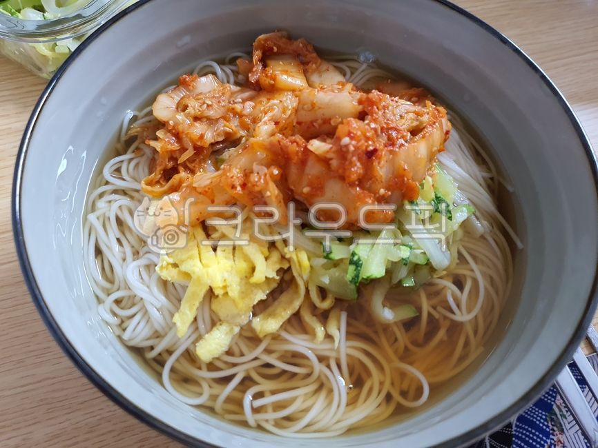 meal,soup,carding,Anchovy noodles,noodle,food,Soup dish