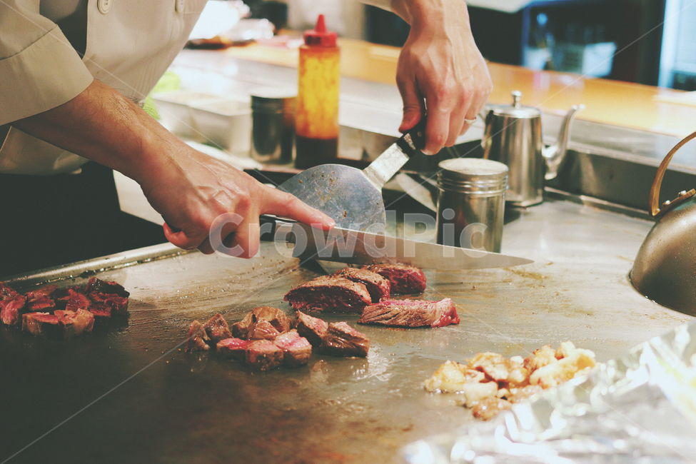 스테이크,steak,요리,음식,조리,cook,사람,인물,인간,human,person,신체일부,몸,body,음식,식재료,요리,food,cook,meal,dishes,food reserves,육류,고기,meat,감성,sensible,feeling