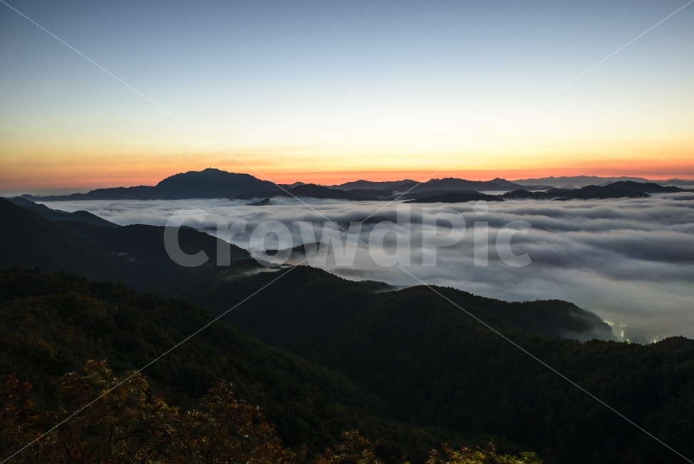 일출,운해,풍경,landscape,아침일출,자연,풍경,nature,landscape,outdoors,옥외,sky,하늘,red sky,붉은 하늘,dusk,황혼,dawn,새벽,sunset,일몰,mountain,산,mountain range,산맥