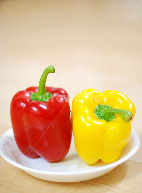 plant,식물,피망,빨간색,노란색,칼라,접시