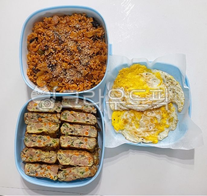 fried egg,egg,egg dishes,sausage,rice side dish,egg roll,vegetable,side dish,rice thief,Fried egg,ham,Ham Vegetable Egg Roll,stirfried dishes,Korean food,ingredients,koreanfood,Ham and Kimchi Fried Rice,Kimchi,kimchi,oil paper,Korean cuisine,cook,Korean,K