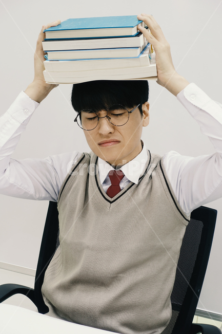 수능,교육,학생,교복,시험,강의,수업,고등학생,고3,남고생,남자고등학생,남고,수능시험,기말고사,중간고사,모의고사,exam,quiz,test,공부,남자,남학생,학업,진로,사람,인물,인간,human,person,얼굴표정,facial expression,face,남성,남자,man,male,감정표현,기분,feeling,emotion,교육,학교,공부,education,learning,study,school